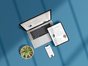 Mehrere elektronische Geräte zeigen die neue Homepage auf verschiedenen Anzeigegrößen